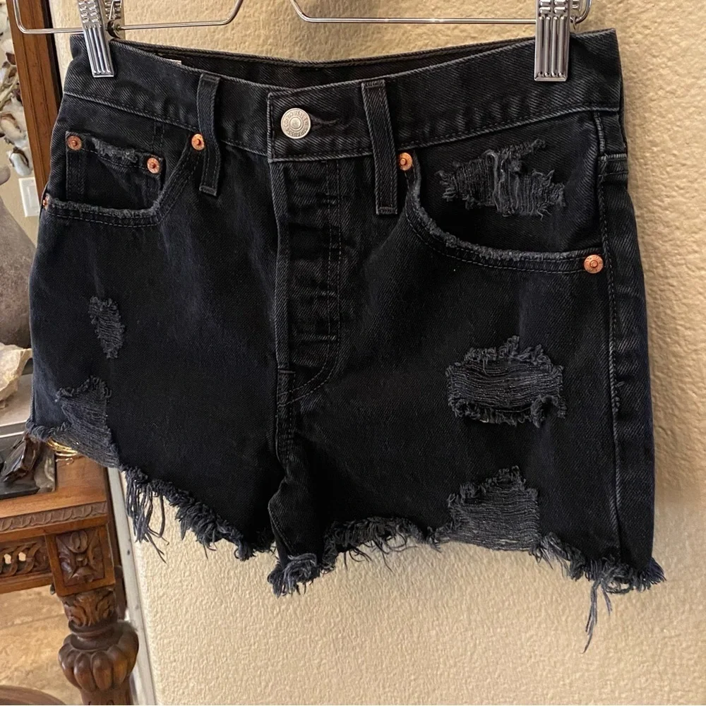 LEVI’S 501 Black Distressed Rip Raw Hem Denim Shorts Size 25